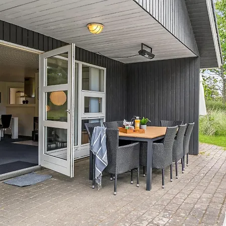 4 Bedroom Cozy In Vakantiehuis *