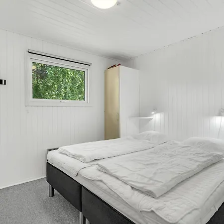 4 Bedroom Cozy In Vakantiehuis *