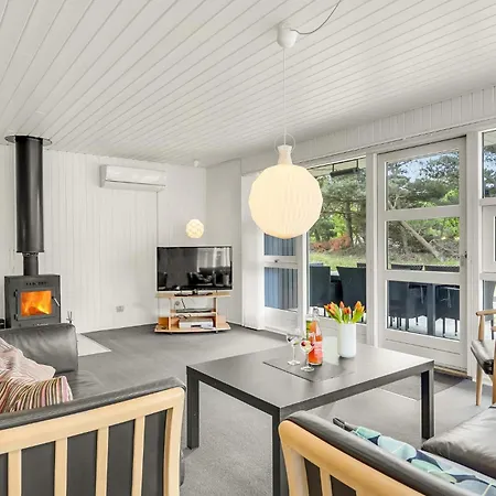 Ferienhaus 4 Bedroom Cozy In