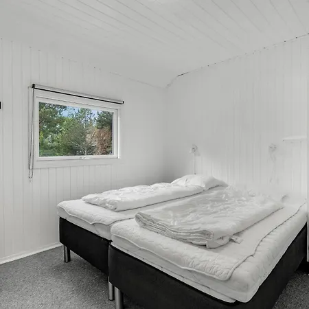 4 Bedroom Cozy In Ferienhaus
