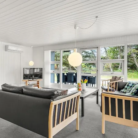 4 Bedroom Cozy In Ferienhaus *