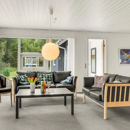 4 Bedroom Cozy In Ferienhaus