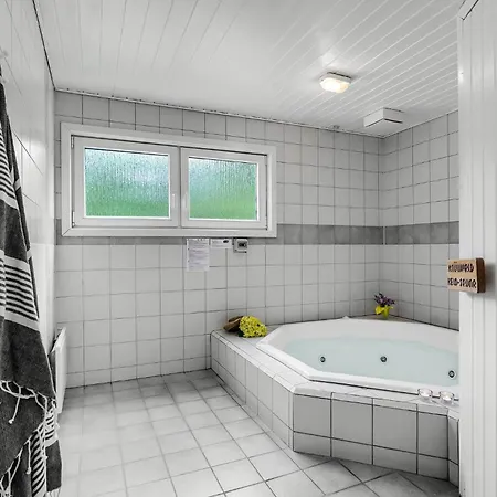 4 Bedroom Cozy In Vakantiehuis Blåvand